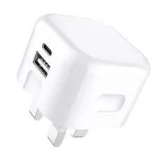 Universal Travel Adapter – Compact and Portable Power Solution