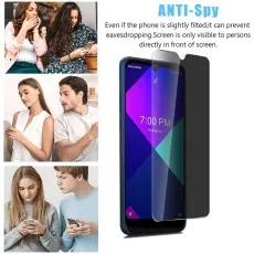 Demonstrating anti-peeping technology for vivo iQOO Z6 screen protector in public transport.