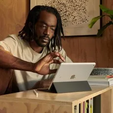 iPad 9th Gen 256GB Silver – Refurbished Tablet – Good Condition – UK Version